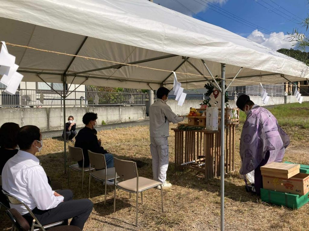 大工も参加する地鎮祭