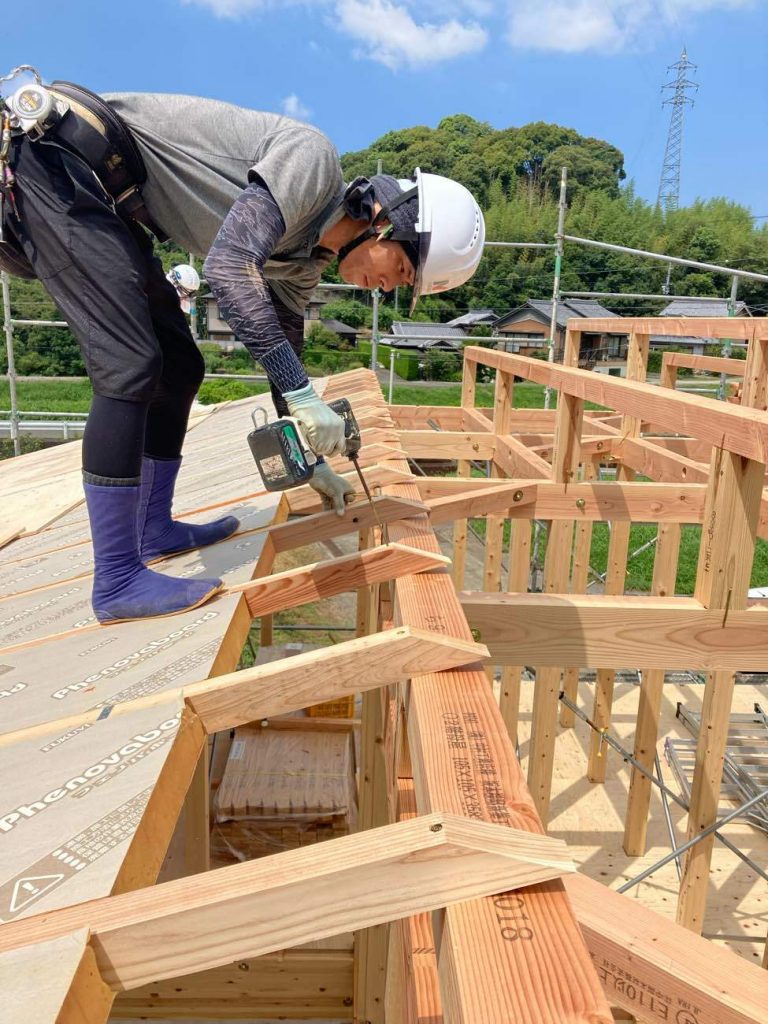 新築・注文住宅を建てる工務店の上棟風景