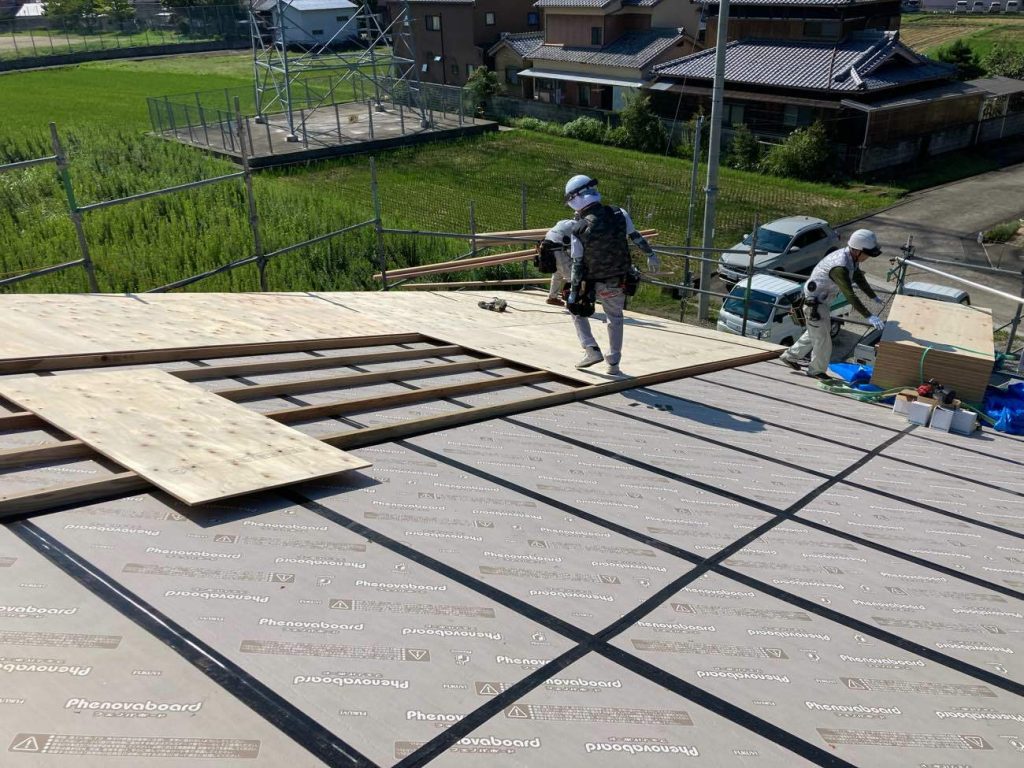 新築・注文住宅を建てる工務店の上棟風景